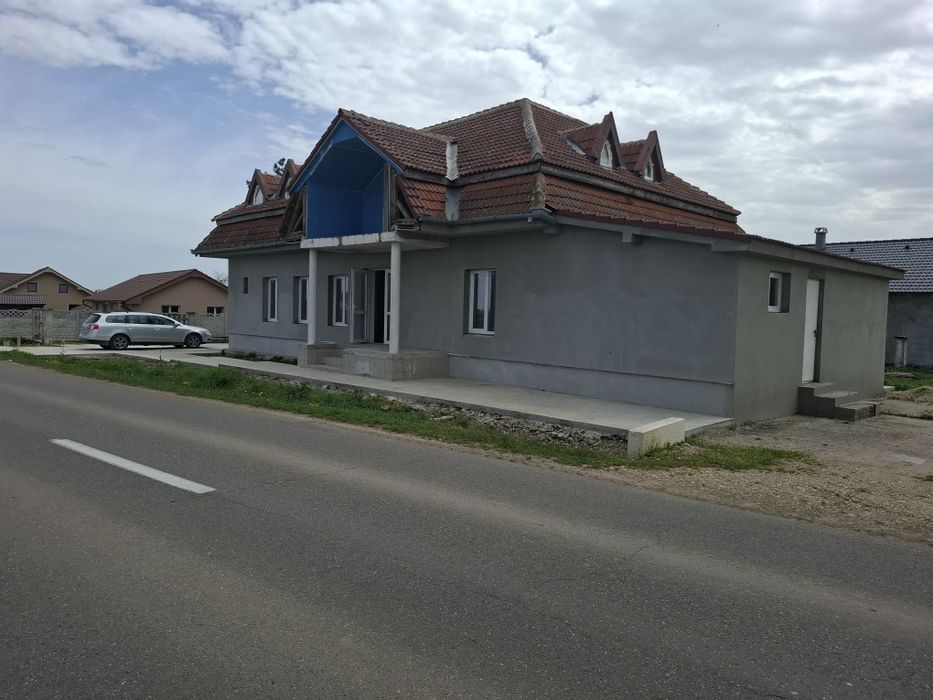 Spatiu comercial, productie, cazare- casa de locuit la 10 km de Oradea