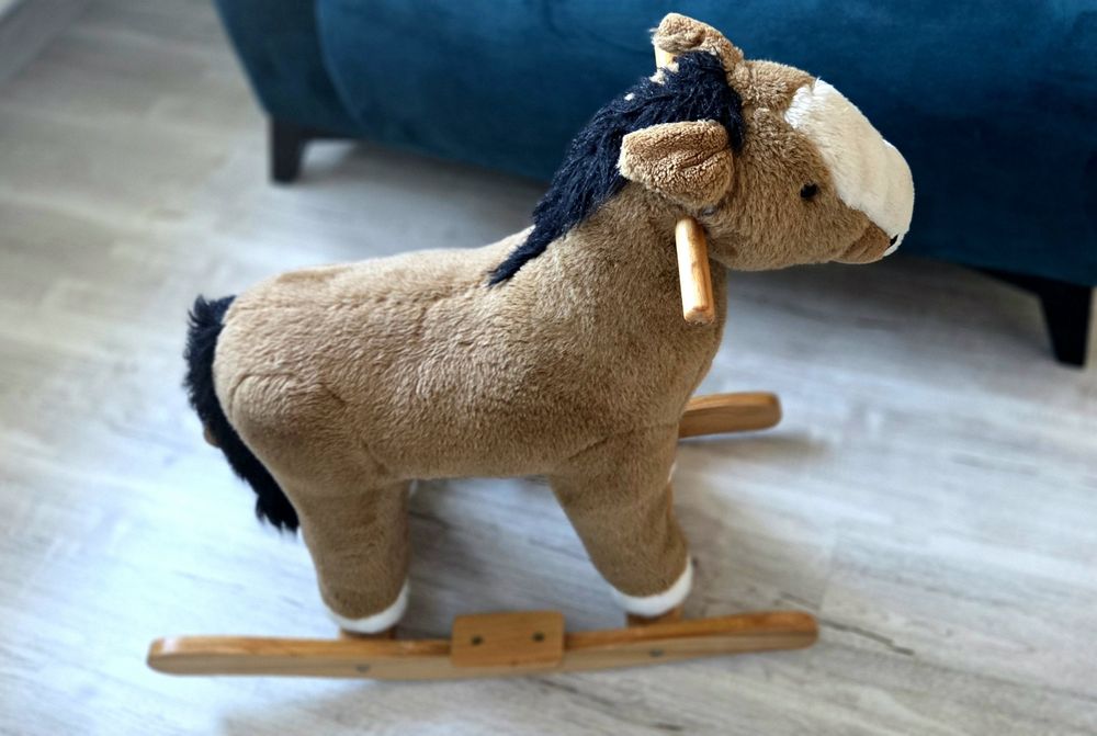 Căluț balansoar, cu sunete