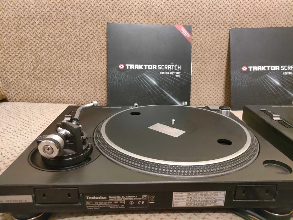 Instrumente redare vinyl,platane turntables Technics sl 1200 mk3
