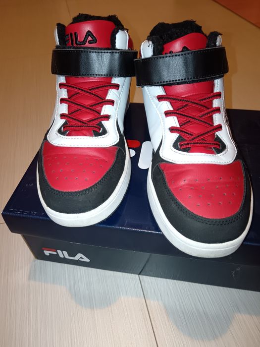 Есенно-зимни юношески сникърси Fila