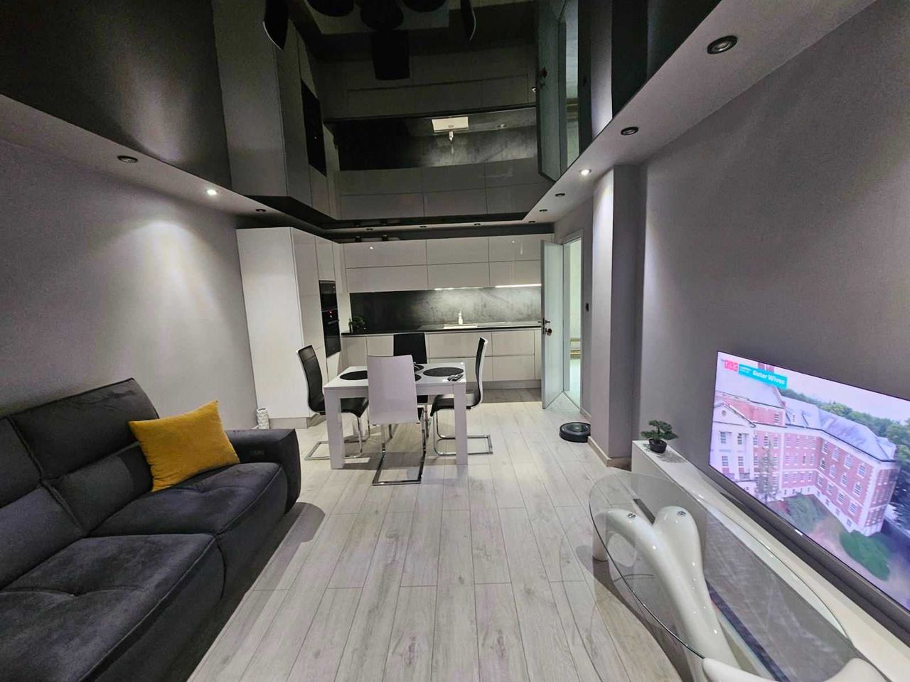 Продава се Тристаен апартамент в Пловдив, Младежки Хълм - 102 кв.м за 1195 €/кв.м - Снимка #4