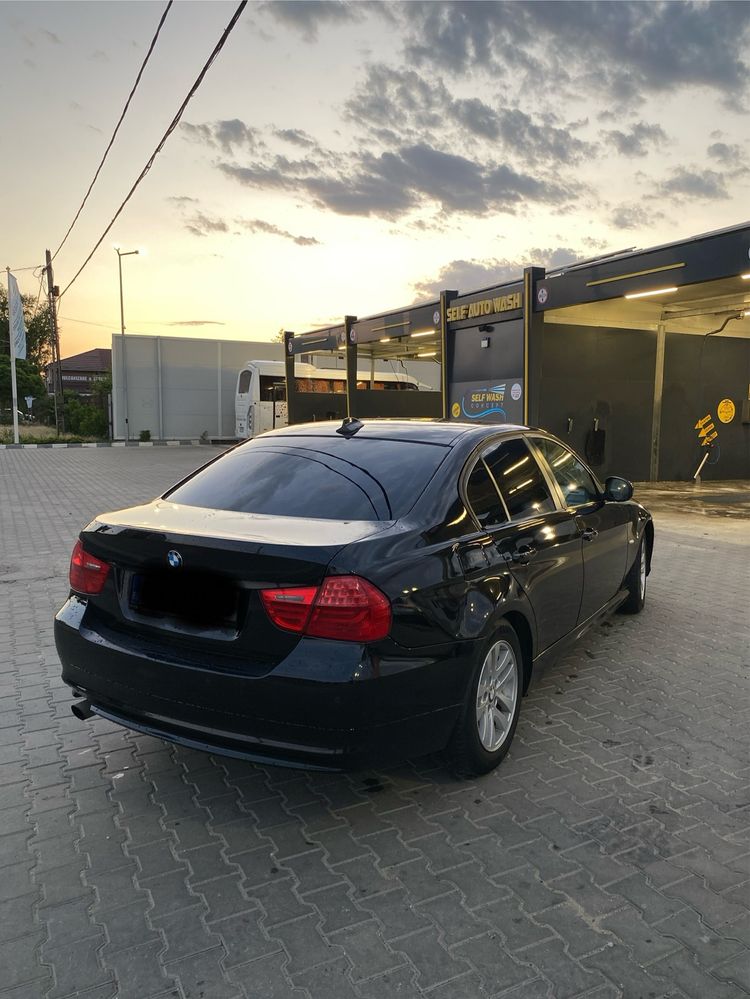 Vând BMW seria 3 modelul 318D (E90) de 143 de cai varianta Facelif