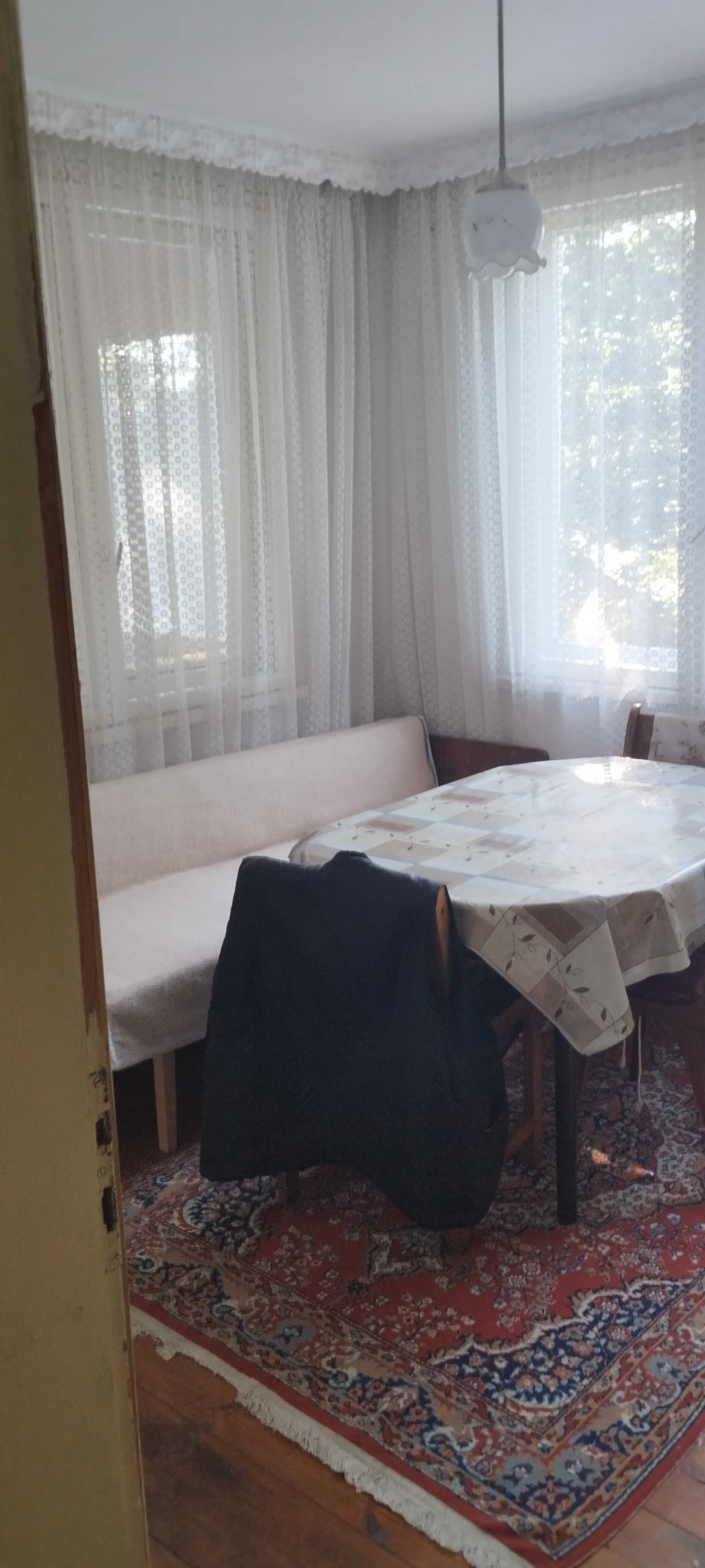 Масивна къща в близост до Габрово с. Дивеци