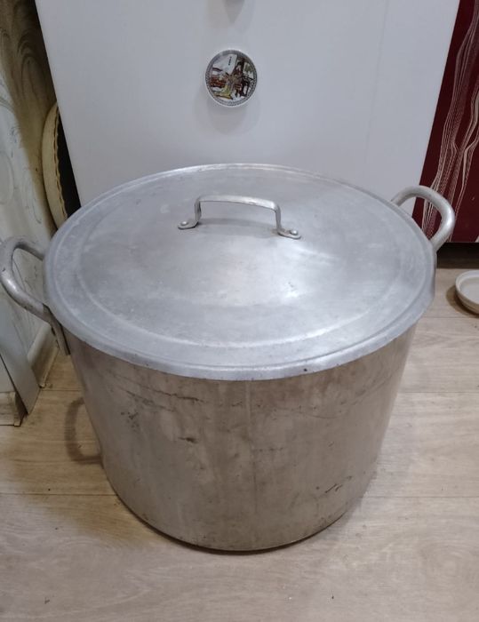 Продам кастрюлю, объем 50 литров