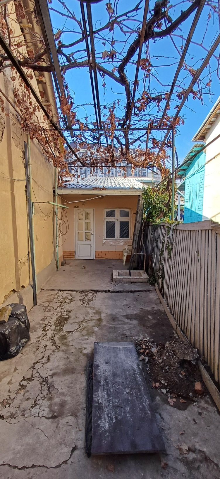 СРОЧНО Продаётся дом Ориентир 8 Роддома и универ Комолиддин Бекзод