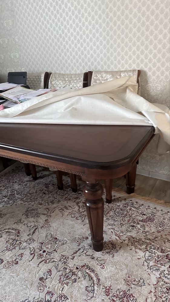 Стол из краного дерева
