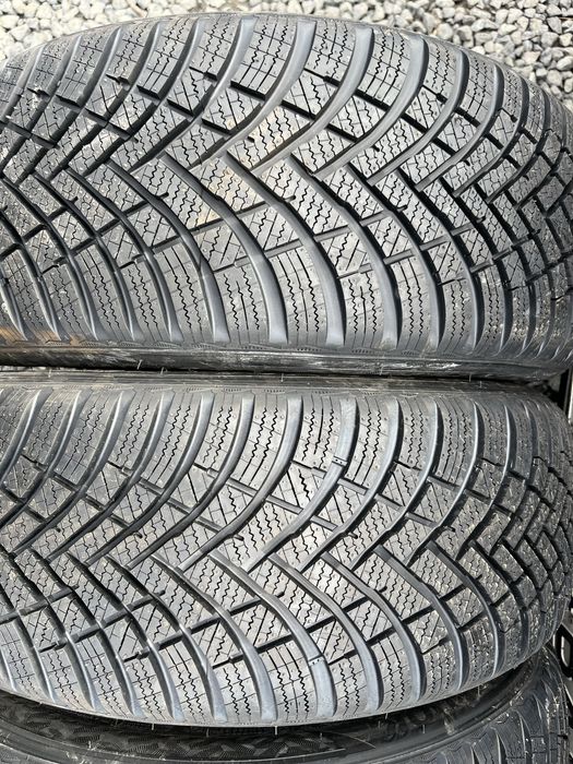 Hankook 215/55/17 Нови
