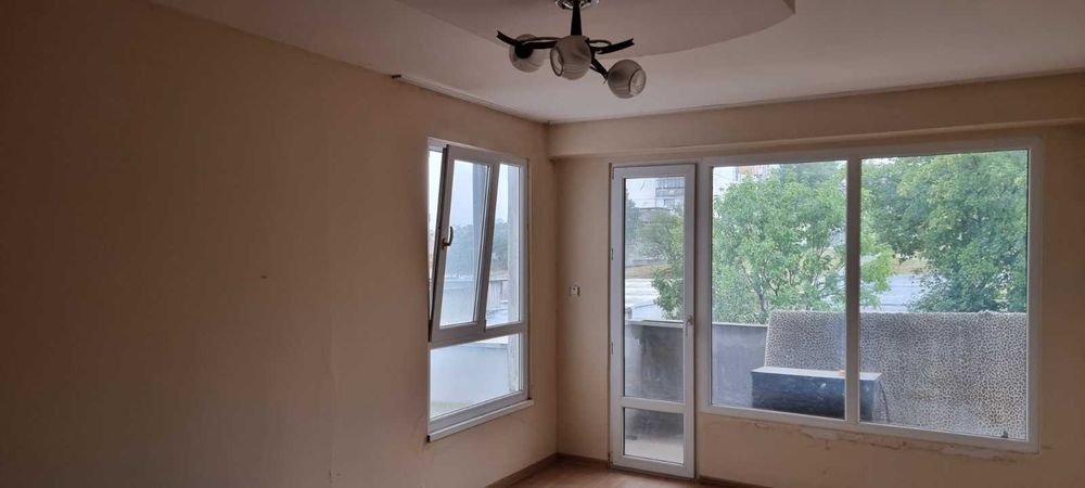 Продава се Двустаен апартамент в Разград, Орел - 77 кв.м за 861 €/кв.м - Снимка #3