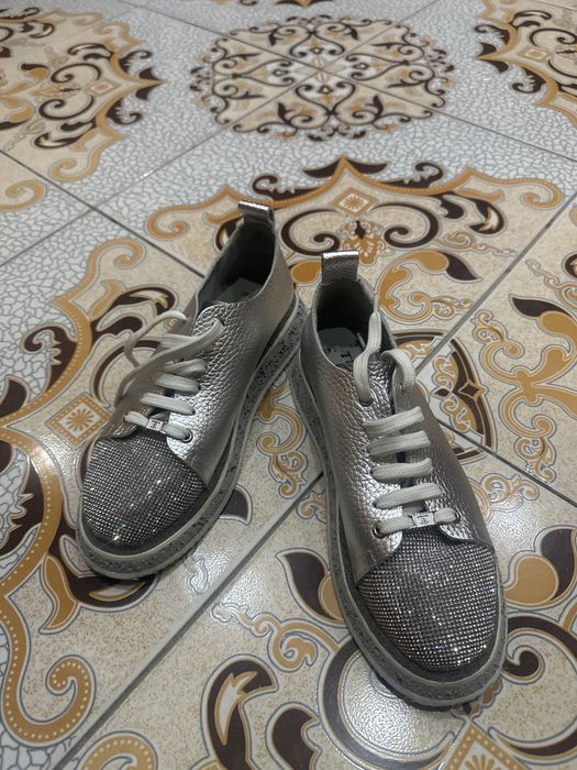 Продам кроссовки