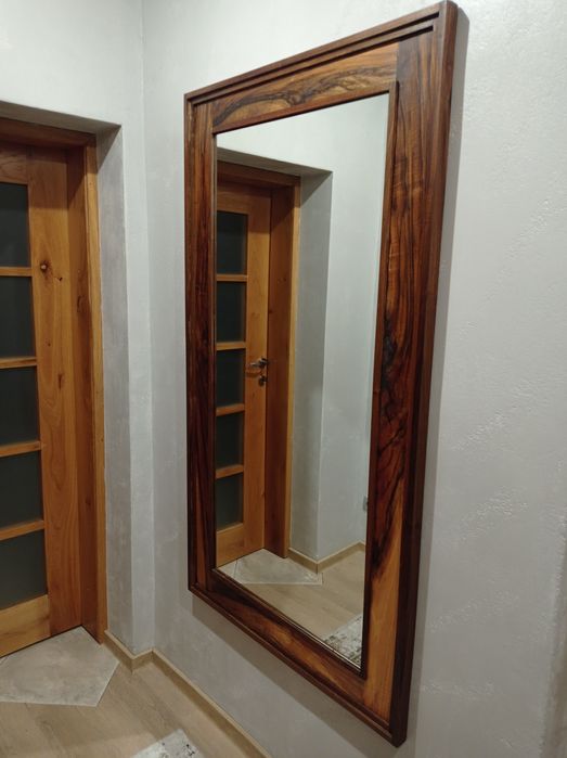 Огледало с рамка от черен турски орех