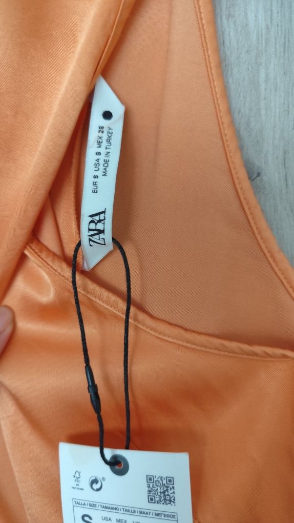 Zara С размер нова с етикет сатен