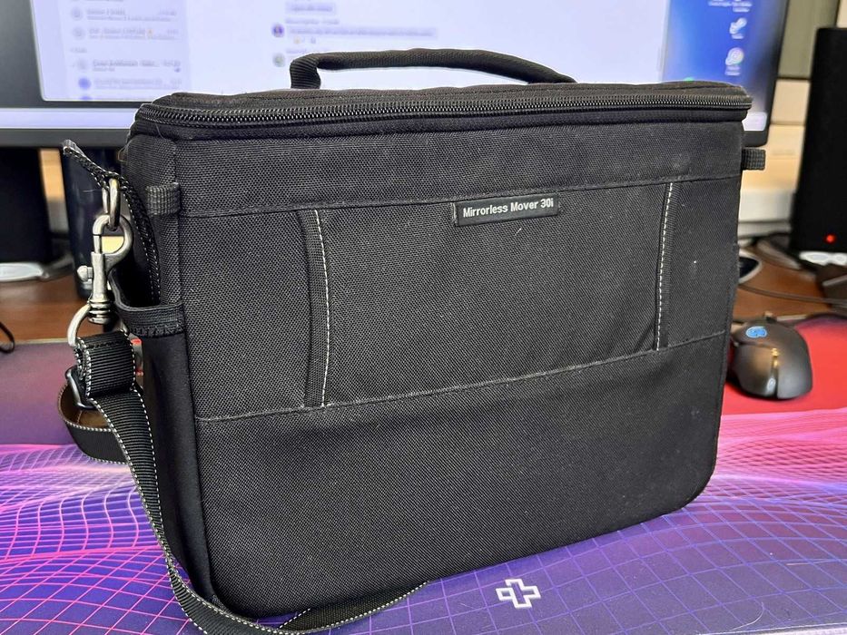 Geanta foto - video Think Tank Mirrorless Mover 30i, pret magazin 400