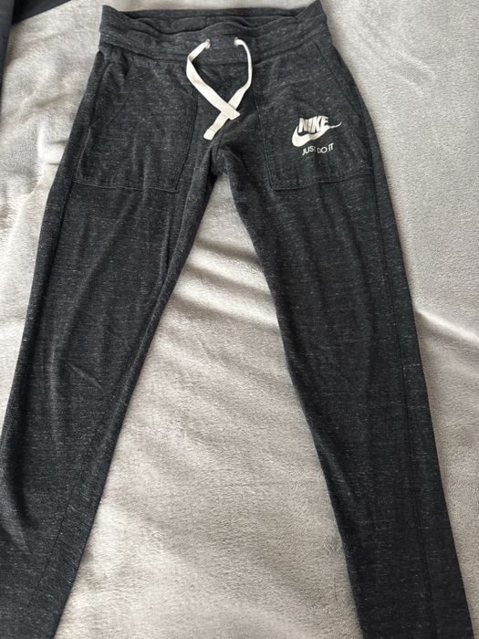 Сиво дошнище Nike