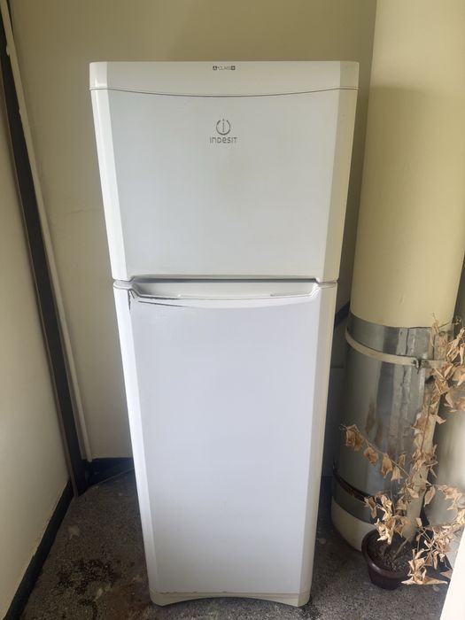 Хладилник с фризер