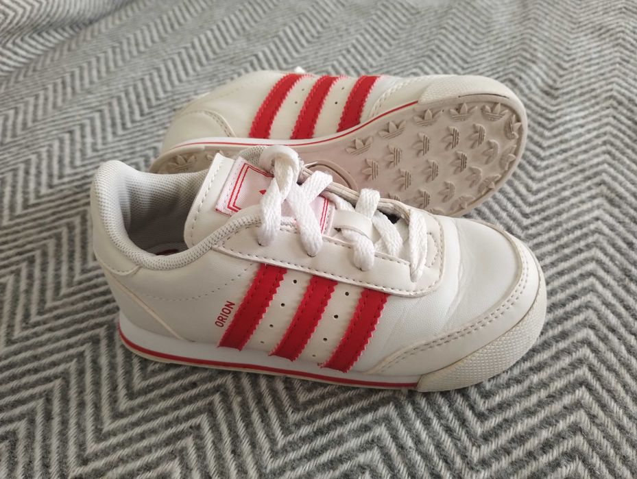 Adidas кожени маратонки номер 25