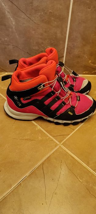 Adidas боти.    .