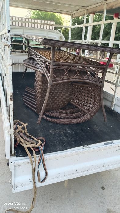 Stol stul osma kachelalar va krovatlar