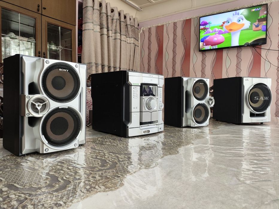 Subwooferli 2.1 sony orginal muzikalniy sentr sotiladi