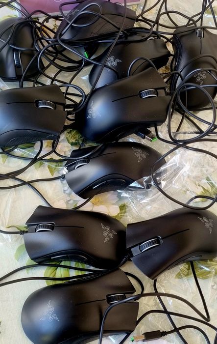 Мышь 8 шт есть Razer DeathAdder Essential Black  состояния как новый