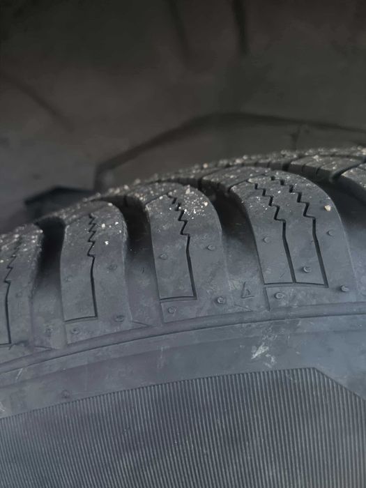 Гуми 235/65/17 всесезонни, 4 броя