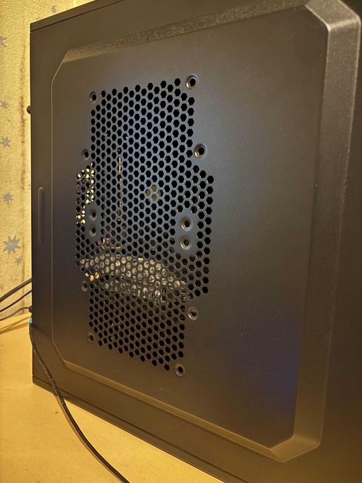 Настолен компютър + монитор