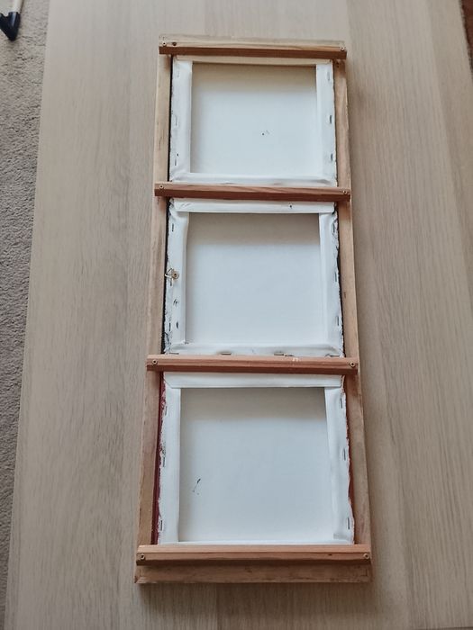 Vând trei picturi (acrilic) înrămate în aceeași ramă (64/24cm)