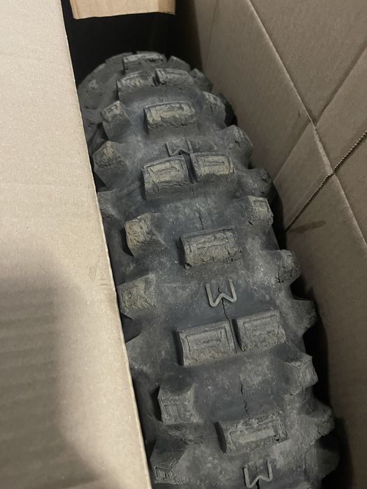 Michelin Enduro Medium + techno mousse червен
