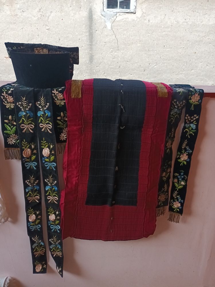 Costum popular săsesc