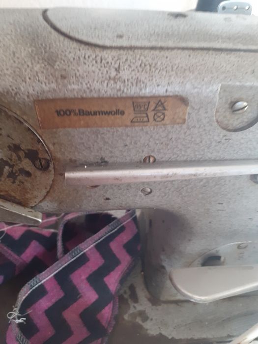 Професионална шевни машина