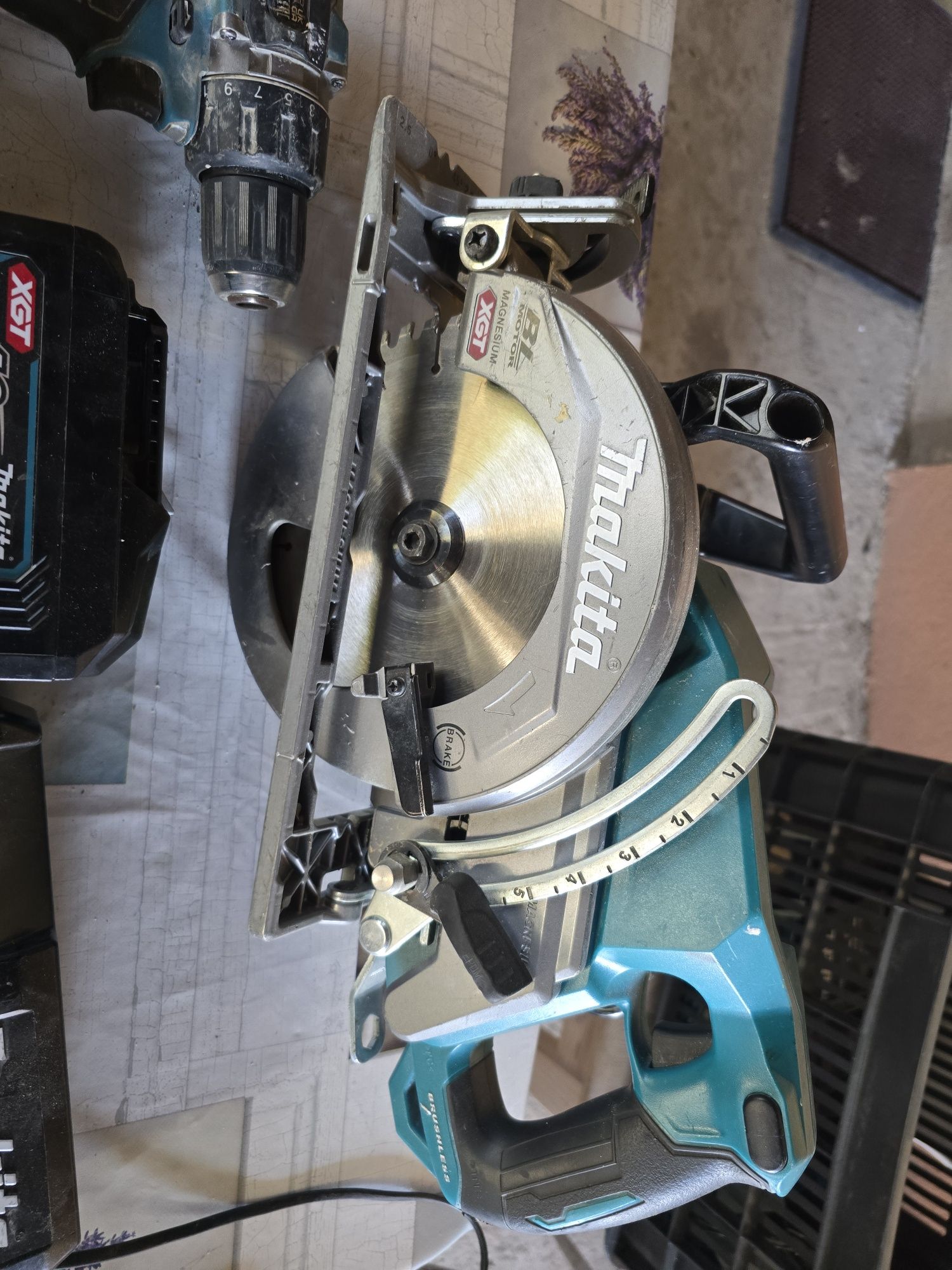 Makita 40v diverse scule acumulatori incarcator