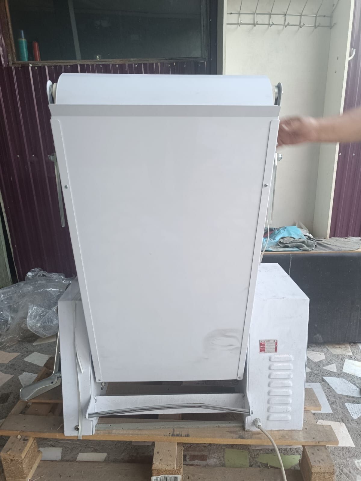 Продам тестораскаточную машину