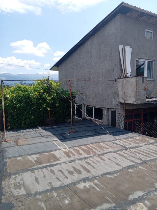 Garaj mare Vulcan+ 2 anexe  teren proprietate