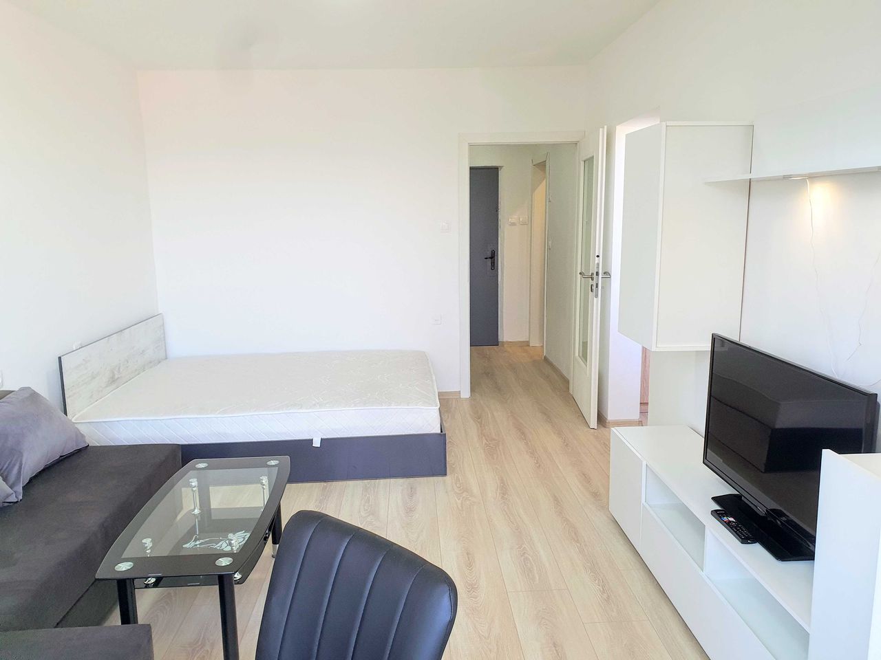 Дава се под наем Едностаен апартамент в София, Младост 2 - 39 кв.м за 382.5 € - Снимка #3