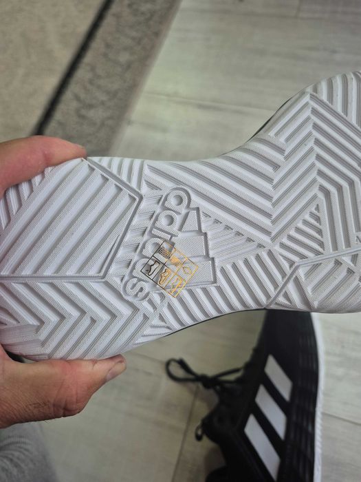 Обувки  adidas нови