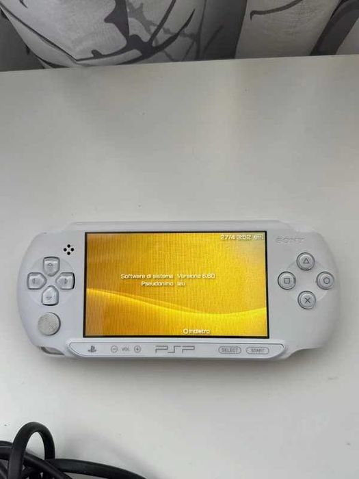 Sony PSP E1004 Ice White - Playstation Portable