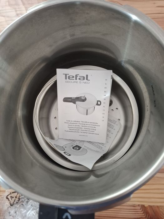 Тенджера под налягане Tefal