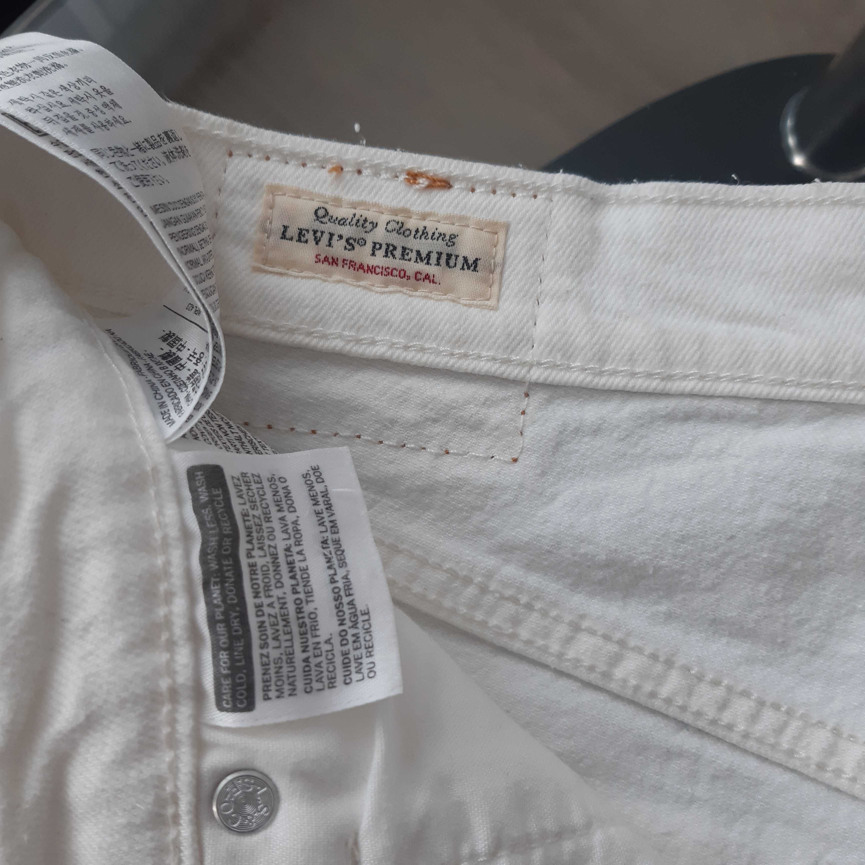 Дамски къси панталонки на LEVI'S