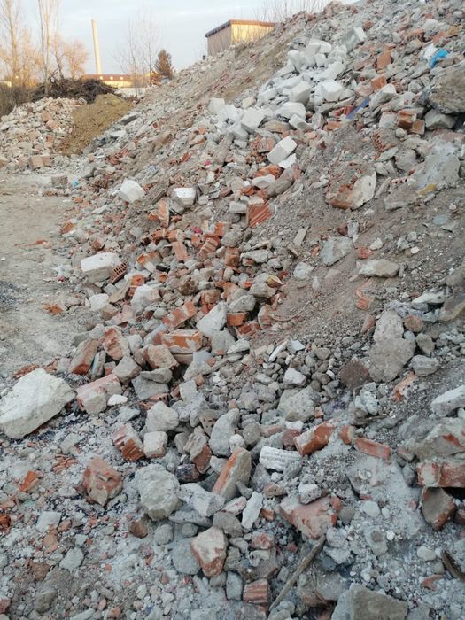 Pamant curat sau spartura pt umplutura, aducere la nivel terenuri