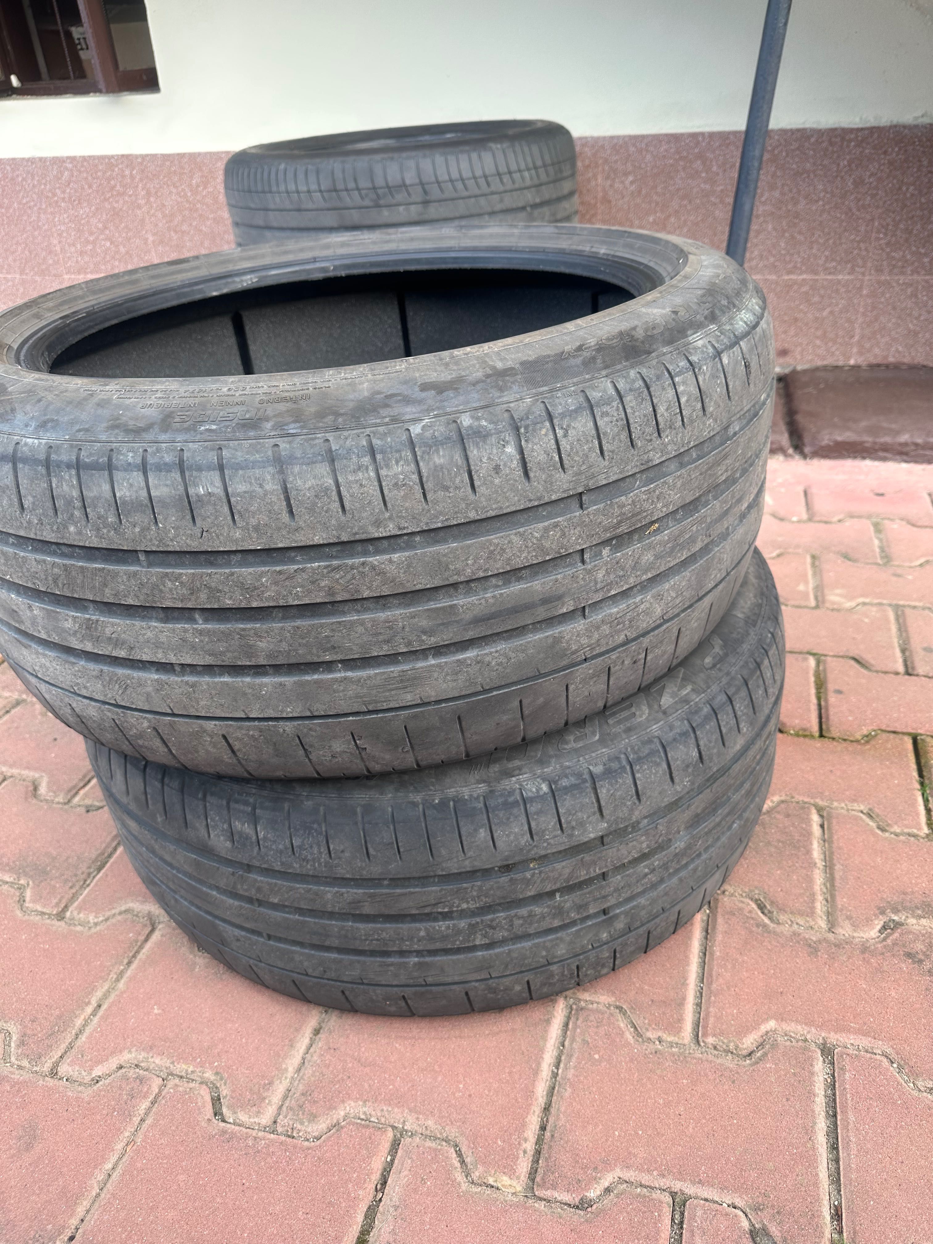 Vand doua anvelope de vara Pirelli Pzero ,245/45/19, DOT2018  .