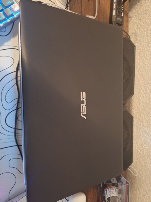 Лаптоп-ASUS...много запазен...