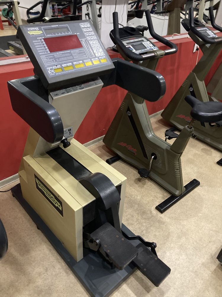 Професионален Степер TechnoGym