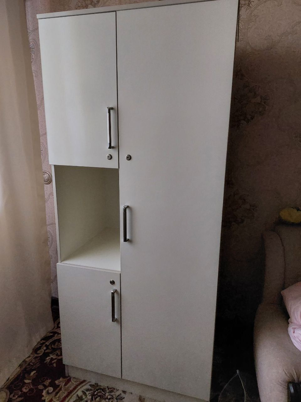 Шкаф  почти новый  мдф акрил