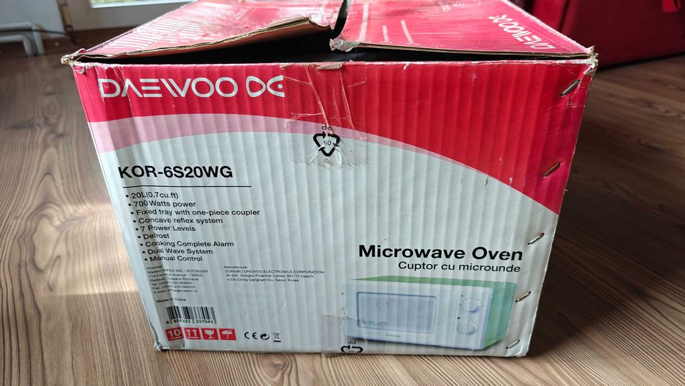 Daewoo Cuptor cu microunde impecabil