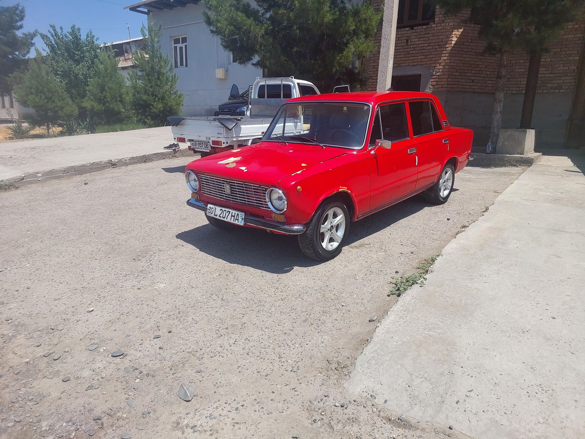 Vaz 21011 sotiladi narxi 14 Milyon kelishamiz