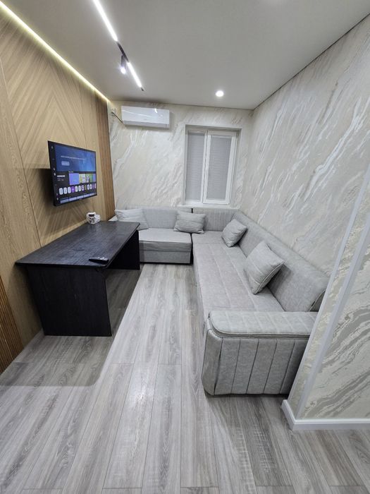 Чиланзар 22 квартал.  1ком.  36м2. Евроремонт. Мебелью и техникой.