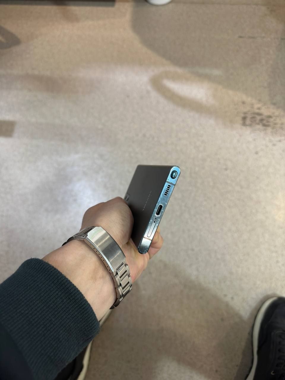 Galaxy S22 Ultra 256/12 zavod xamma narsasi 350$ shtr ishi bitir