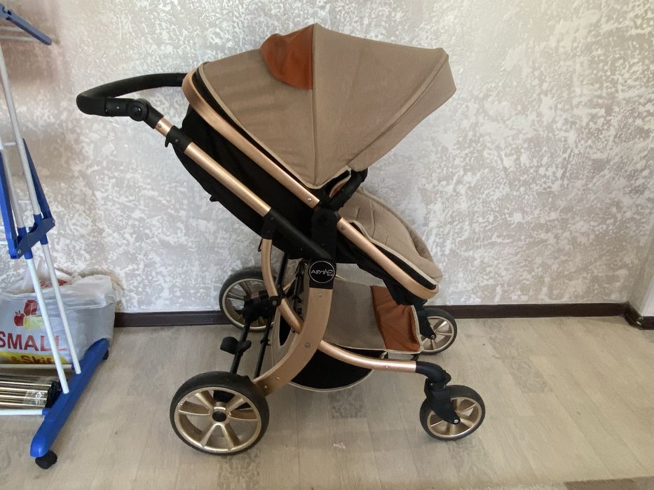 Отличный коляска