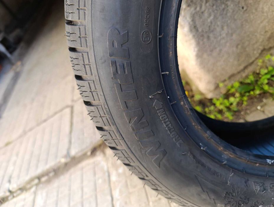 Две зимни гуми без джанти