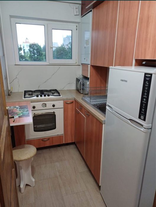 Închiriez apartament