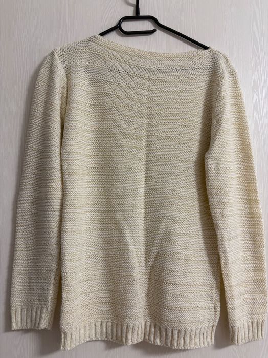 Pulover tricotat alb crem cu auriu